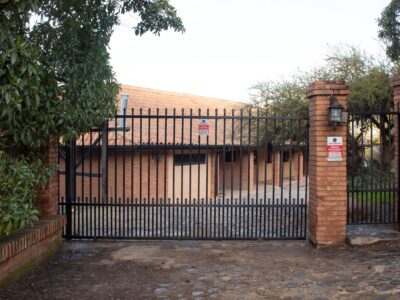 Amplia Casa de 300 m2 en parcela de 7.860 m2